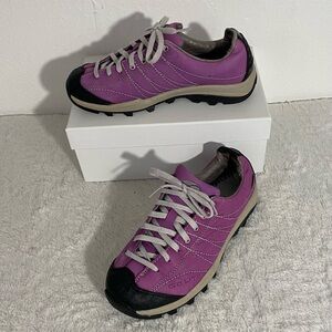 GoLite Lime Lite Purple Leather Trail Shoes Women’s Size 7.5 “Missing Insoles”
